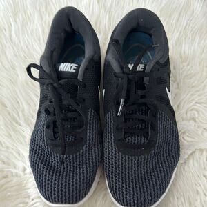Nike Black and White Womens Mesh Sneakers Size 9